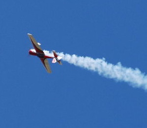 Pumpless smoke system RC airplane