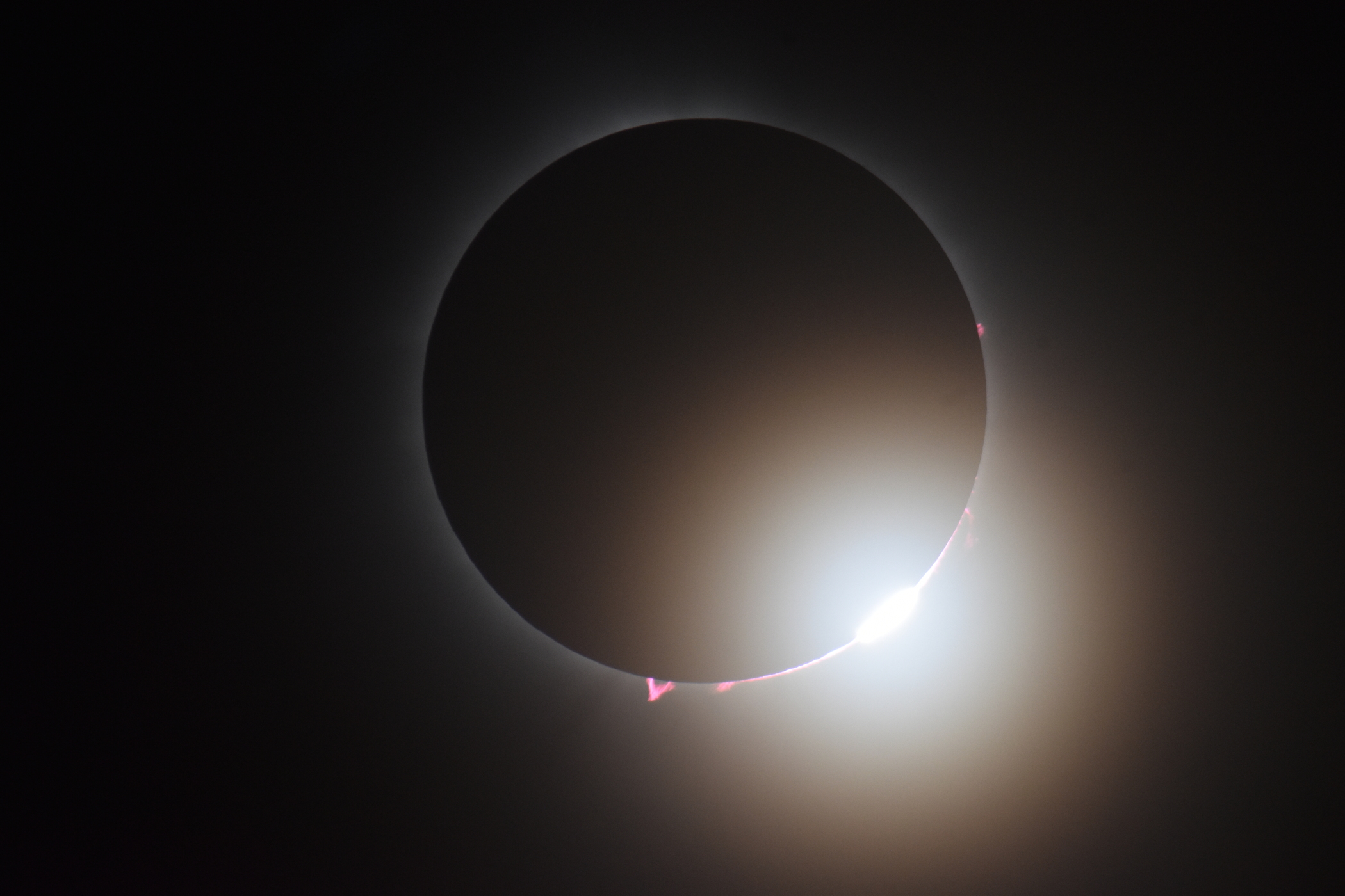Diamond Ring at very end of totality